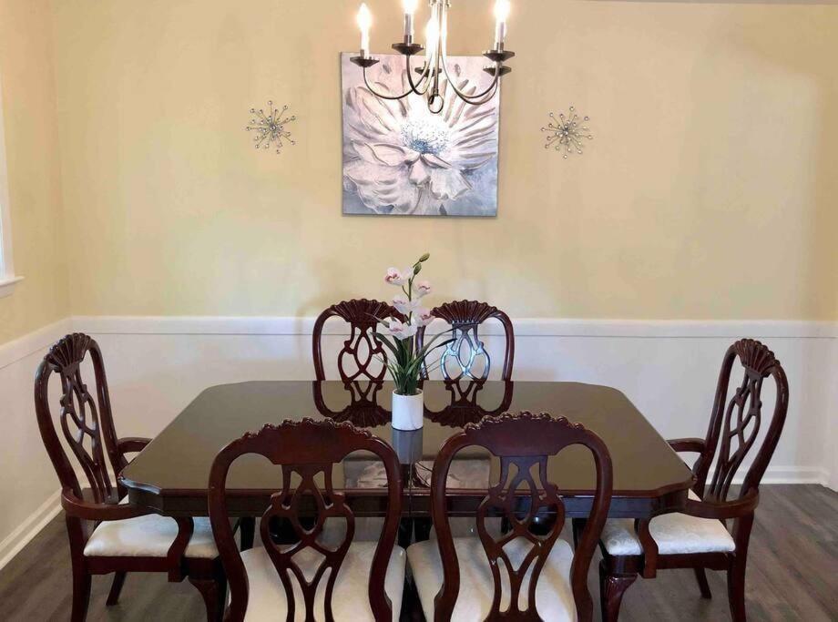 *Welcoming Cary Townhome*King Bed*Long Term Stays* Exterior photo